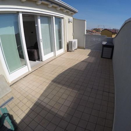 Appartamento Trilocale Attico Zona Centro Caorle Esterno foto