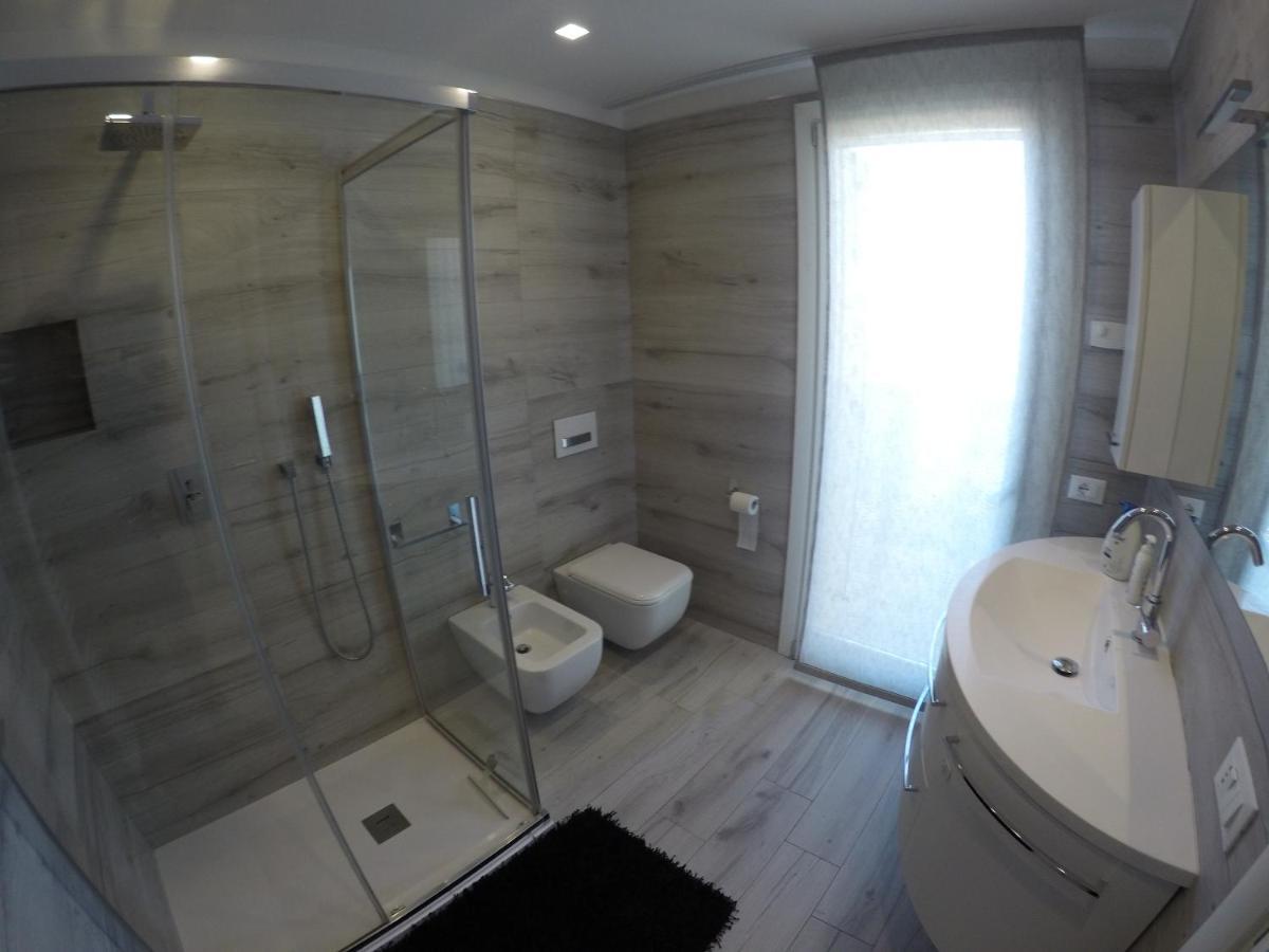 Appartamento Trilocale Attico Zona Centro Caorle Esterno foto