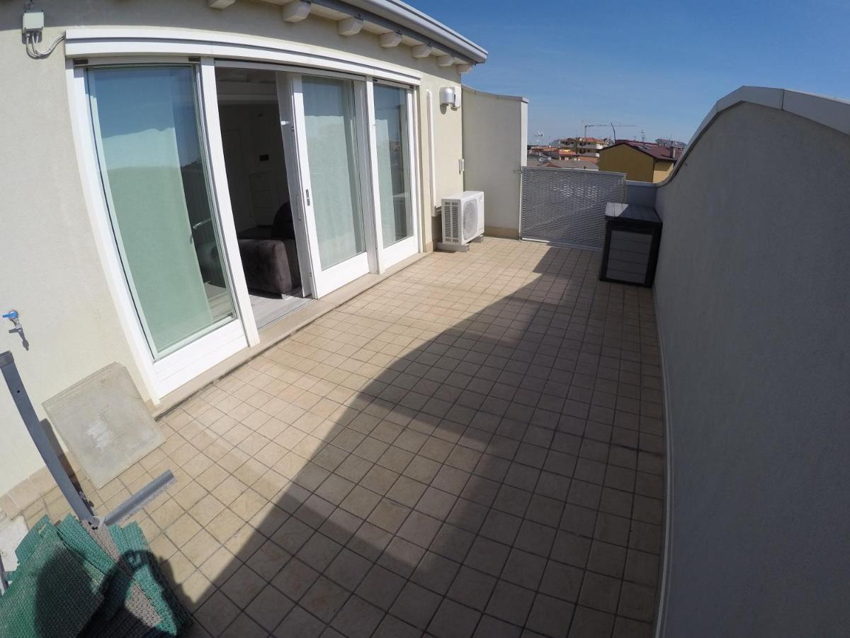 Appartamento Trilocale Attico Zona Centro Caorle Esterno foto
