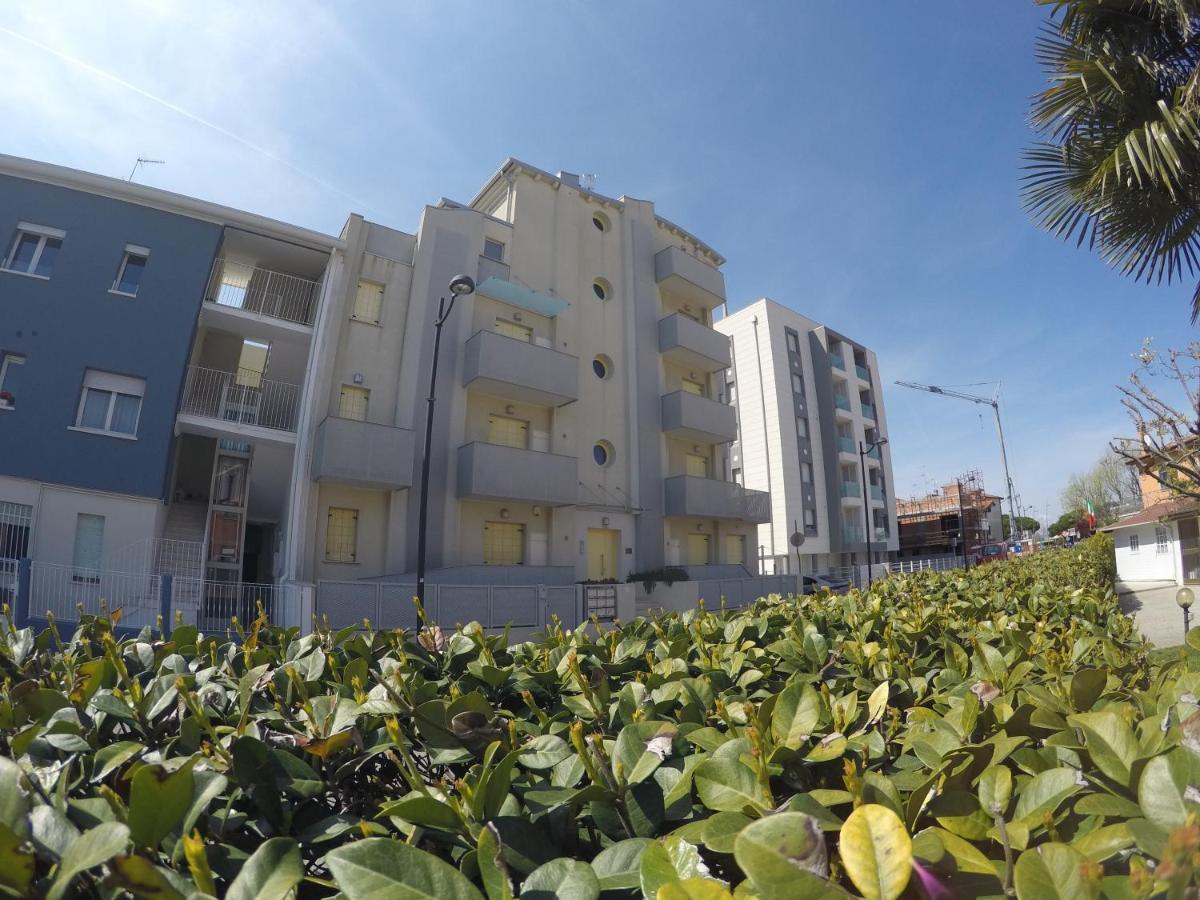 Appartamento Trilocale Attico Zona Centro Caorle Esterno foto