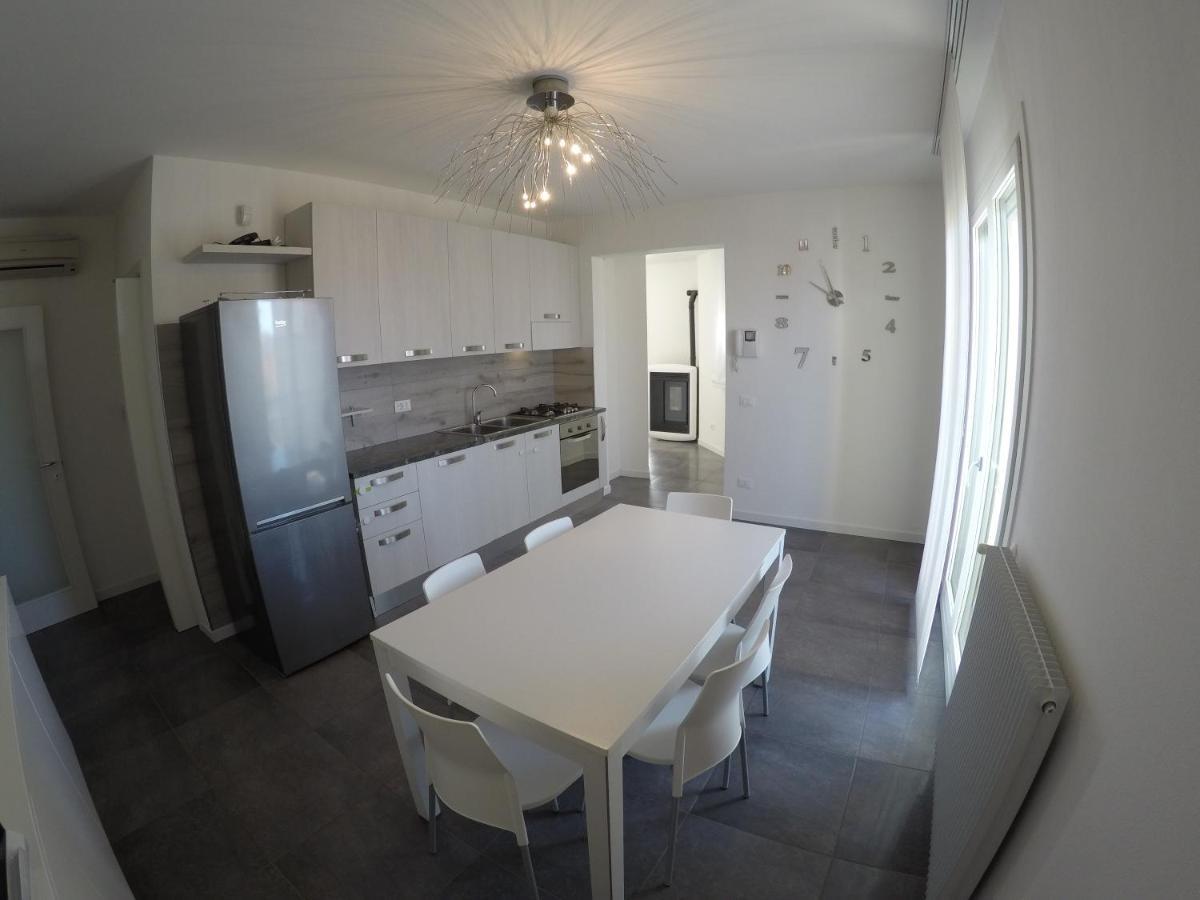 Appartamento Trilocale Attico Zona Centro Caorle Esterno foto