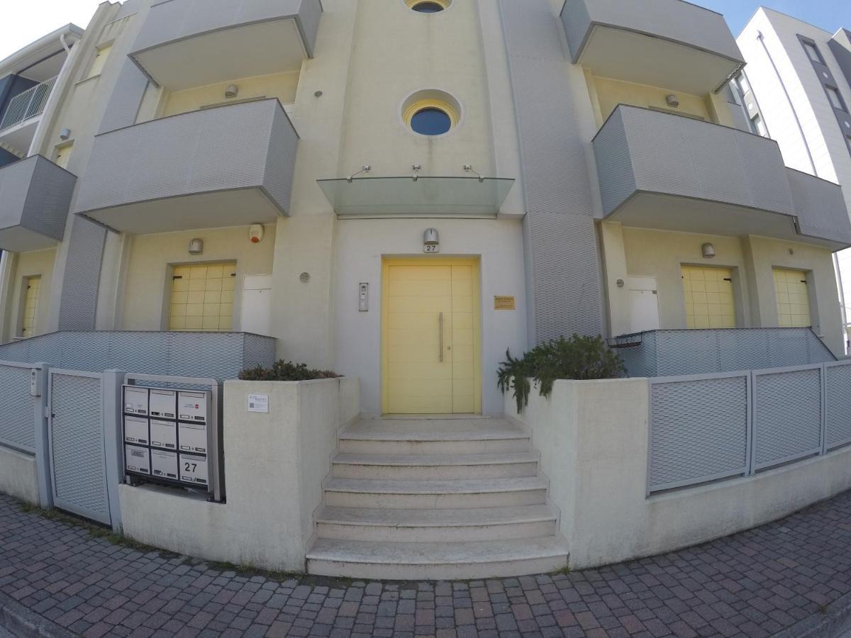 Appartamento Trilocale Attico Zona Centro Caorle Esterno foto