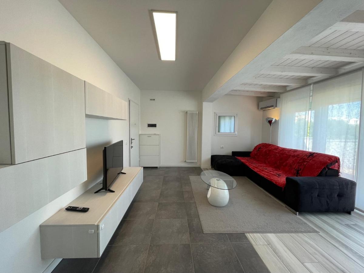Appartamento Trilocale Attico Zona Centro Caorle Esterno foto