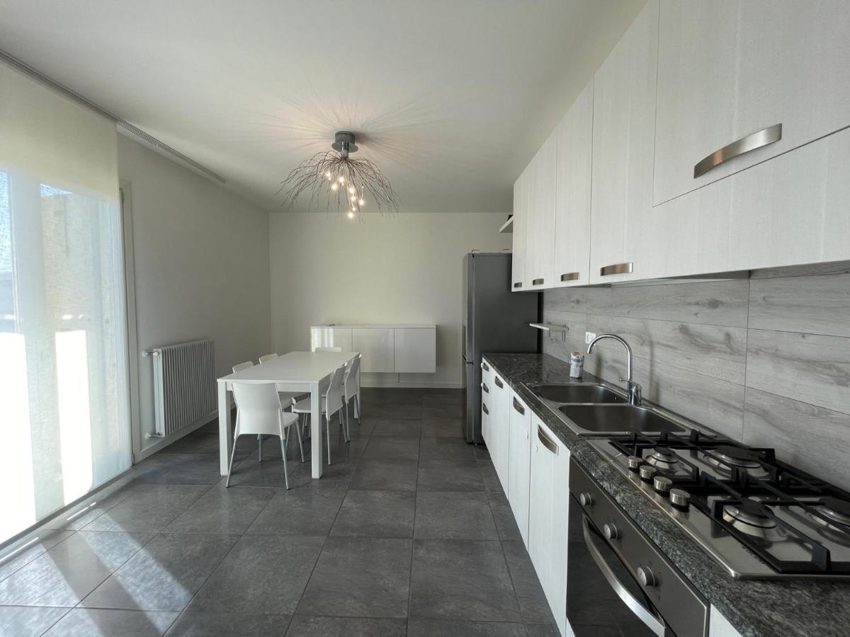 Appartamento Trilocale Attico Zona Centro Caorle Esterno foto