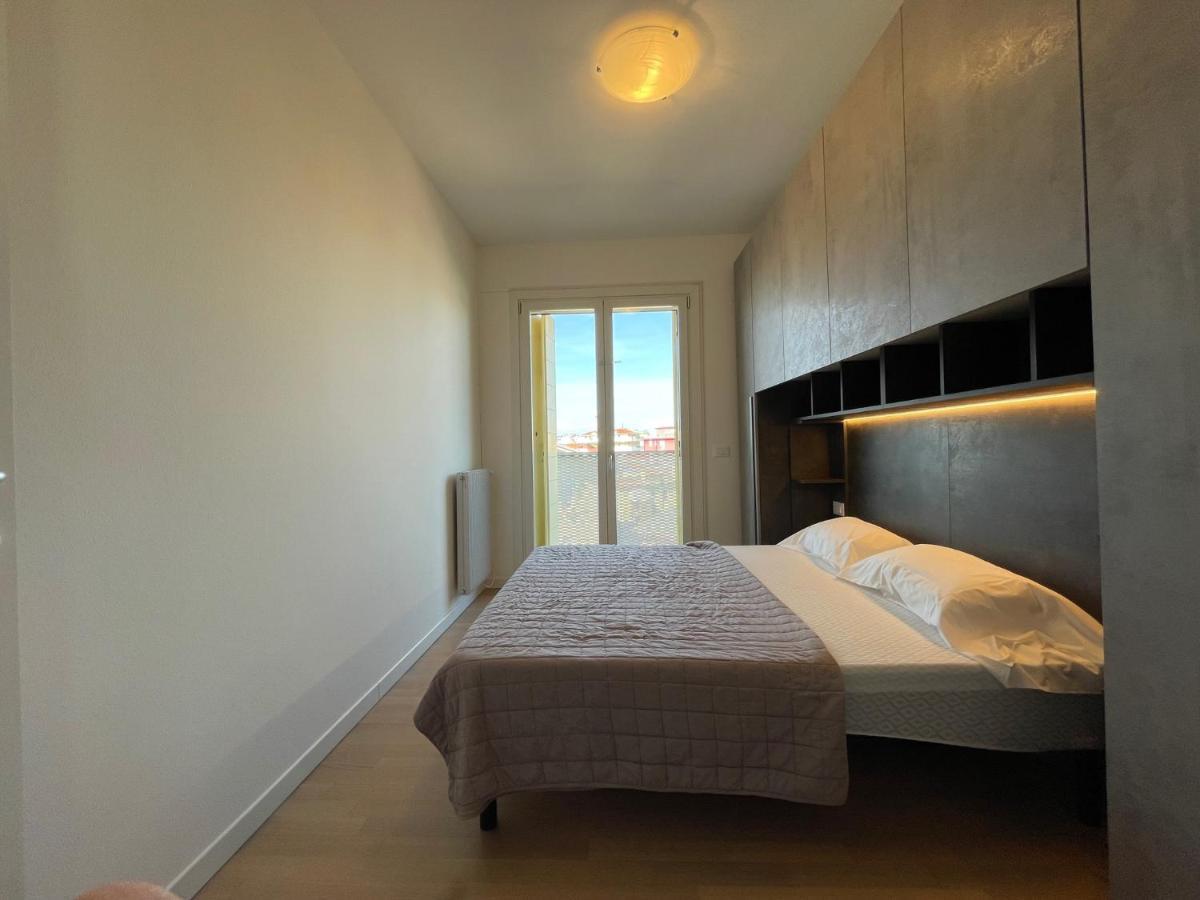 Appartamento Trilocale Attico Zona Centro Caorle Esterno foto